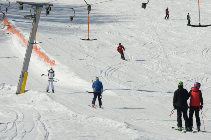Ilustračný obrázok k článku Tále už zasnežujú: Na Balogu sa bude po novom lyžovať aj večer