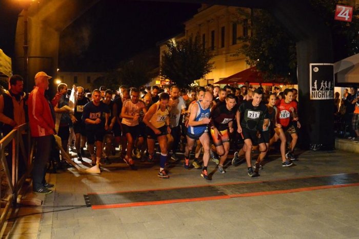 Ilustračný obrázok k článku Nočného behu sa zúčastnilo vyše tristo pretekárov: Takto zvládli necelých osem kilometrov ulicami mesta