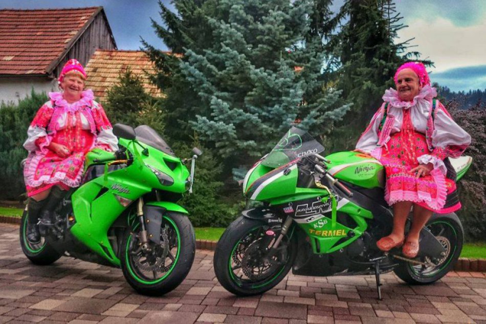 Ilustračný obrázok k článku FOTO: Tetušky v horehronských krojoch na motorkách. Ako vznikol podarený záber?