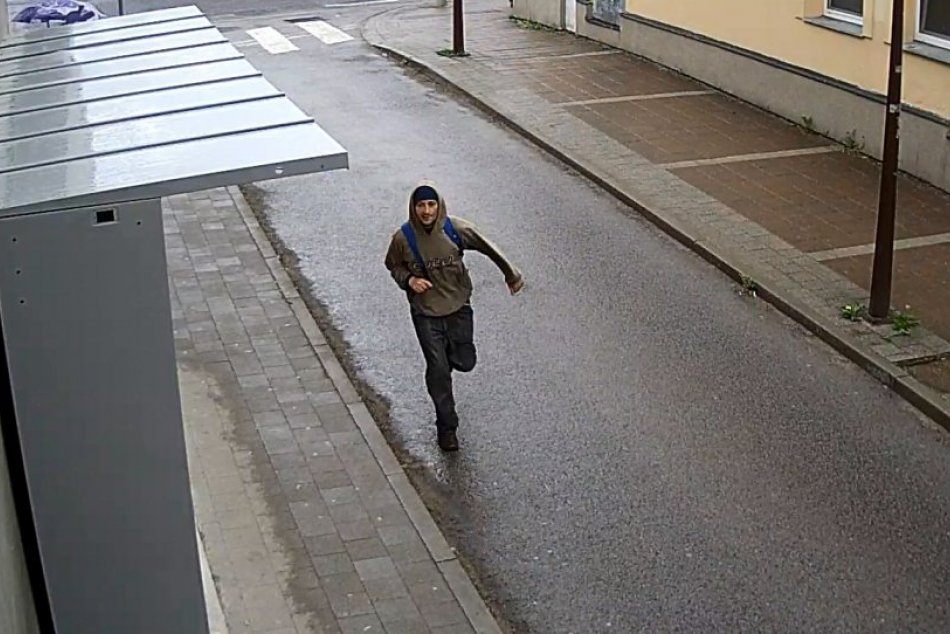 Ilustračný obrázok k článku Spoznávate utekajúceho muža? Hľadá ho breznianska polícia, FOTO